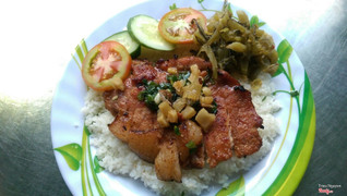 cơm tấm sườn nướng