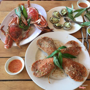 Tôm mũ ni, ghẹ hấp, bào ngư nướng