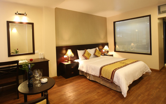 Long Hòa Hotel