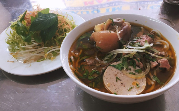 O Năm - Bún Bò Huế & Mì Quảng