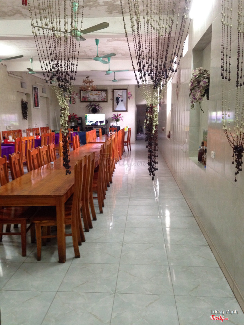 Nhà hàng rộng rãi, sạch đẹp, 2 tầng