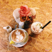 Matcha cookie , latte