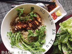 HỦ TÍU KHÔ XÁ XÍU