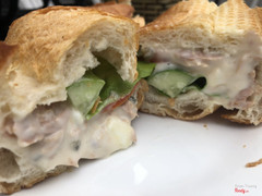 Bánh mì kem cá ngừ