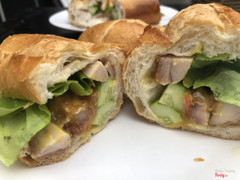 Bánh mì gà chiên dòn