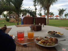 View ăn sáng ngoài ok nhưng hơi xa chỗ lấy đồ ăn