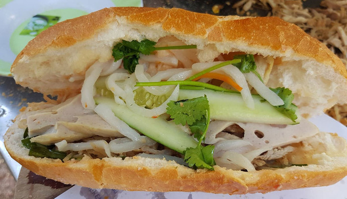 Bánh Mì Cây Me