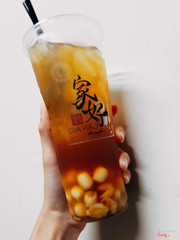 Lục trà liên hương, mình thường uống trà này không để kem cheese, vị thơm, một chút chát của trà nhưng rất vừa uống, có thêm sen nhai nhai ghiền 😅