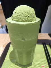 Matcha ice blended with ice cream 