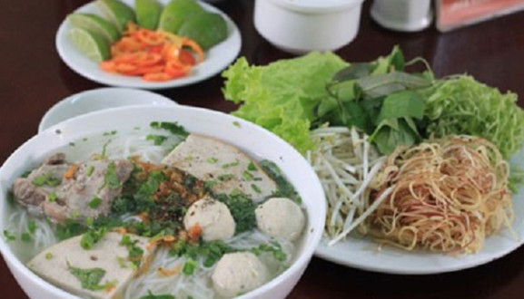 Tuyết Trinh - Bún Mộc Chả 