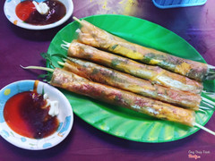 Bánh tráng cuộn sốt me