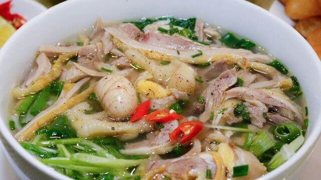 Tiệm Phở Quốc Hoàn - Phở Gà, Bún Thang - Nguyên Hồng