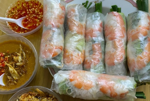 Cháo Mực, Gỏi Cuốn & Chè Dưỡng Nhan Cô Châu