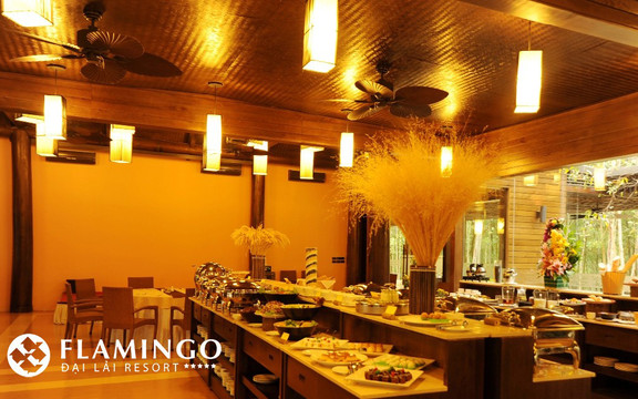 Charm Palace - Flamingo Đại Lải Resort