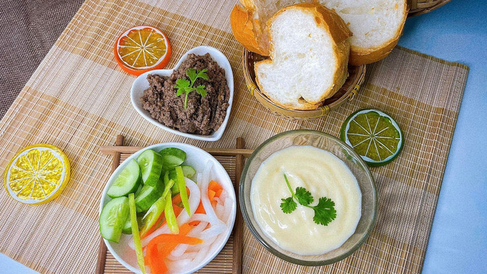 Bánh Mì Pate Gà - Yến Ngọc - Lê Anh Xuân