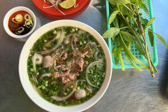 Phở Khánh Vân - Bùi Thị Xuân