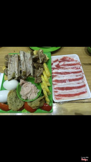 Nóng thế này chỉ có lẩu riewu cua là dễ ăn,giá thì rẻ,ngồi cạnh hồ tây thì mát.giá thì rất chi là hợp lý.