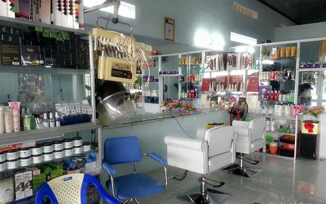 B. Thủy Beauty Salon