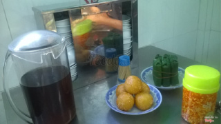 bánh cam và chả