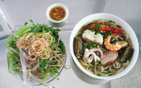 Bún Mắm & Xiên Que