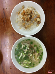 Phở khô gầu