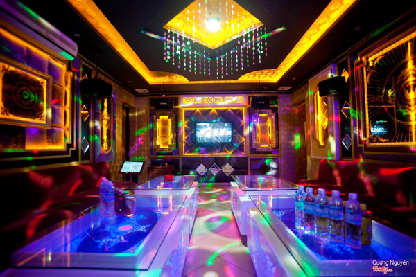 phong so 4 co 
suc chua 15 den 20 nguoi
gia phong : 180k/h