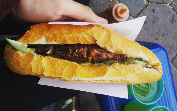 Bánh Mì Thịt Xiên - Chợ Hàng Da