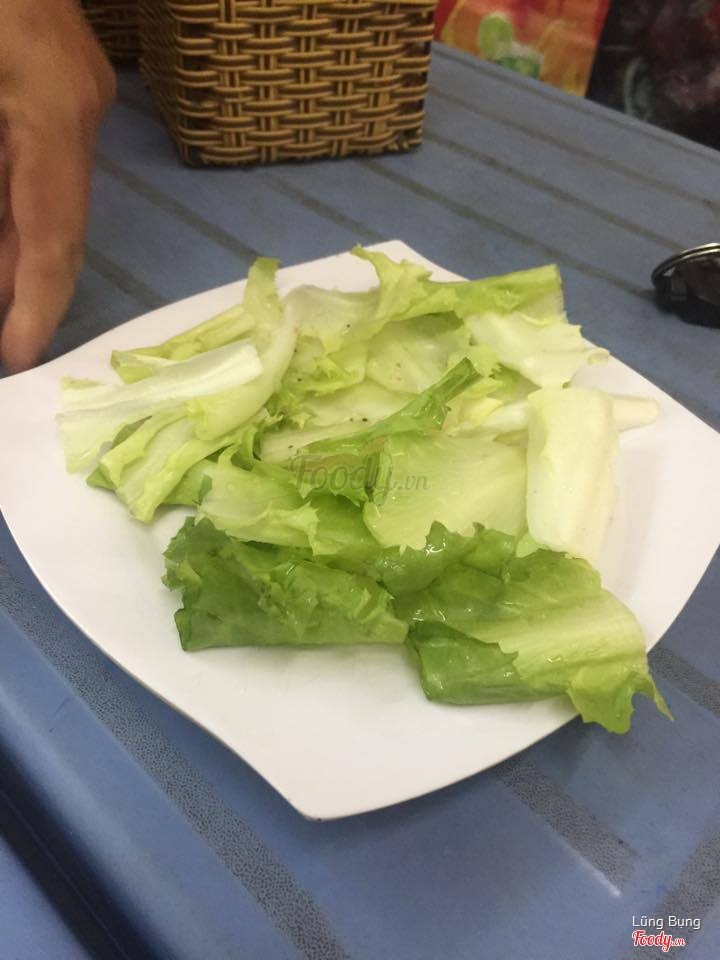 rau salad có vẻ là hơi dơ