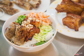 Bún thịt nướng chả giòn