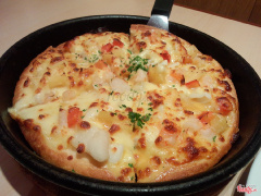seafood curry pizza
