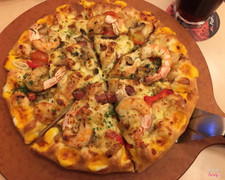 Pizza viền đôi nhìn không hấp dẫn như hình