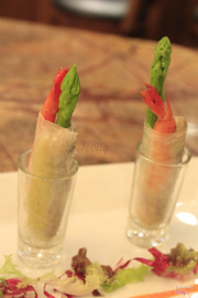 7.	Animus fishing Prawn roll 
with foie gras, asparagus and cocktail sauce