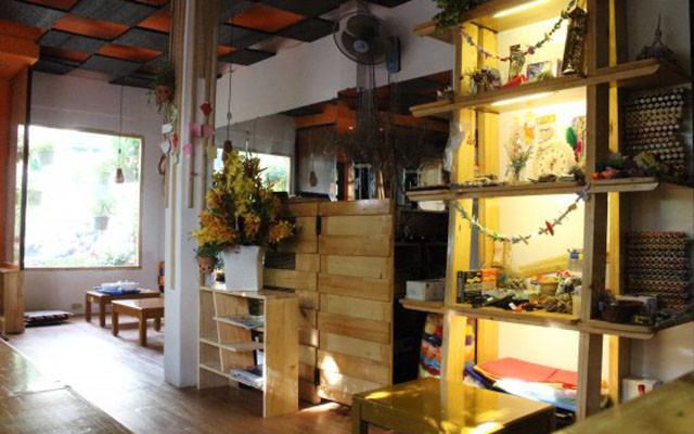 Bumble Bee Cafe - Pasteur