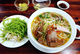 Bún bò nạm chả