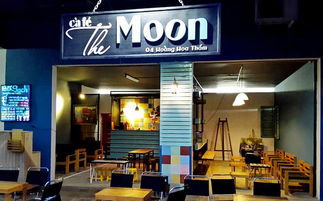 The Moon Càfé