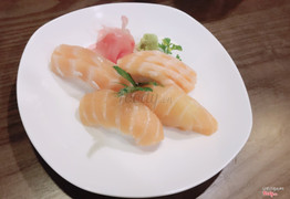 Sushi cá hồi