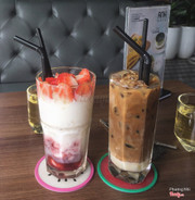 Yogurt dâu tây + cafe sữa đá Sài Gòn