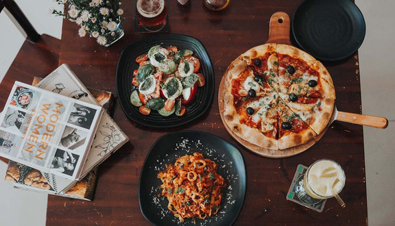 Sisters Tavern & Pizzeria