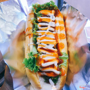 Hotdog ngập xốt mà giá mua tại quán là 26k 