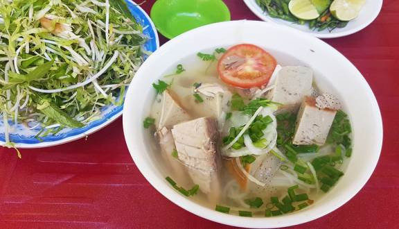 Cô Lý - Bánh Canh, Bún Chả Cá Ninh Hòa & Chè Chuối Nướng