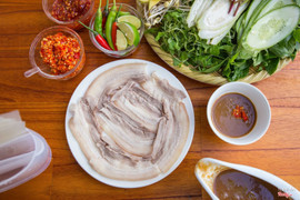 Bánh tráng cuốn thịt heo