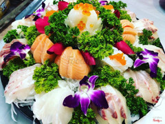 Set sashimi full món ,tặng kèm 14 món ăn phụ khi gọi set Sashimi cao cấp.