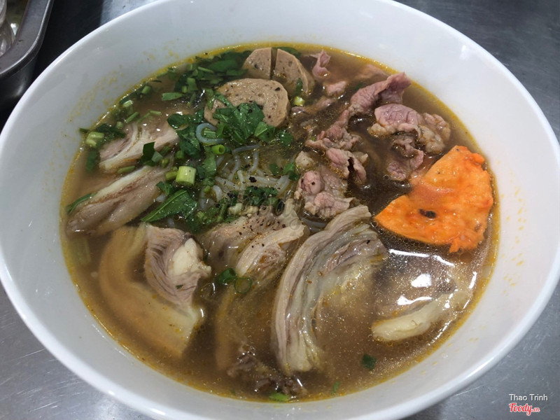 Bún bò đặc biệt: bắp-nạm-bò viên-chả cua