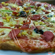 Pizza xúc xích 58k