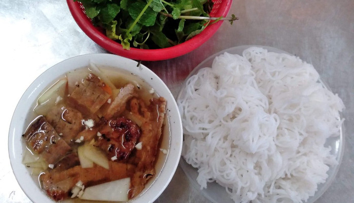 Huyền Anh - Phở Bò & Bún Chả - Quỳnh Lôi