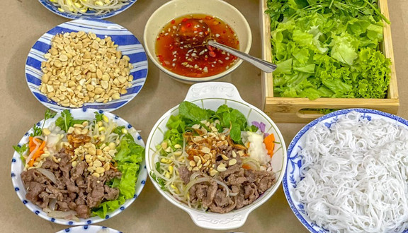 THE MIXED NOODLES - Phở Chua & Bún Trộn - Nguyễn Trãi