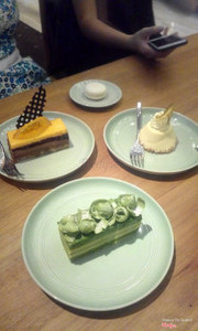 Nói chung bánh nào cũng bé hết