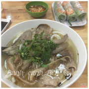 Bánh canh nạc lòng và gỏi cuốn