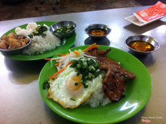 Cơm sườn trứng , cơm thêm lớn 35k