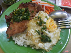 cơm tấm sườn nướng ốp la